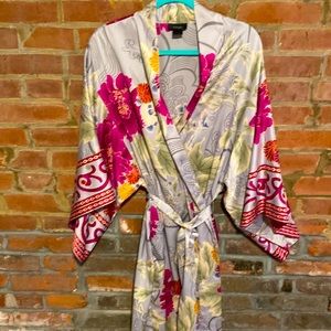 Gorgeous Natori Kimono robe.